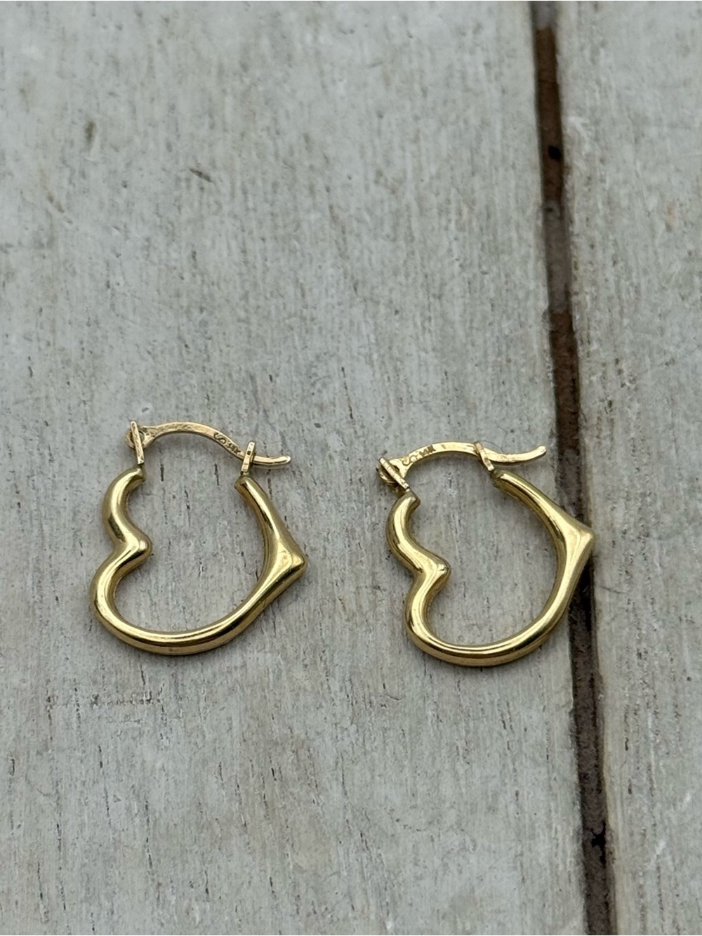 14k Gold Twisted Heart Hoop Earrings - Women's Jewelry - Picture 5 of 7